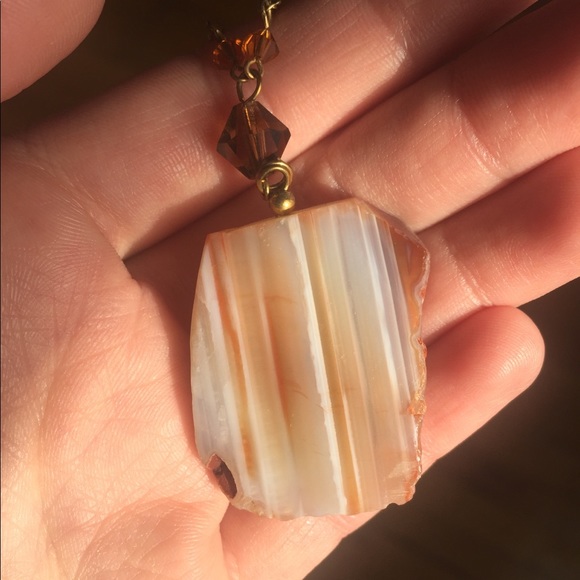 Gold and Agate Necklace - Picture 3 of 3